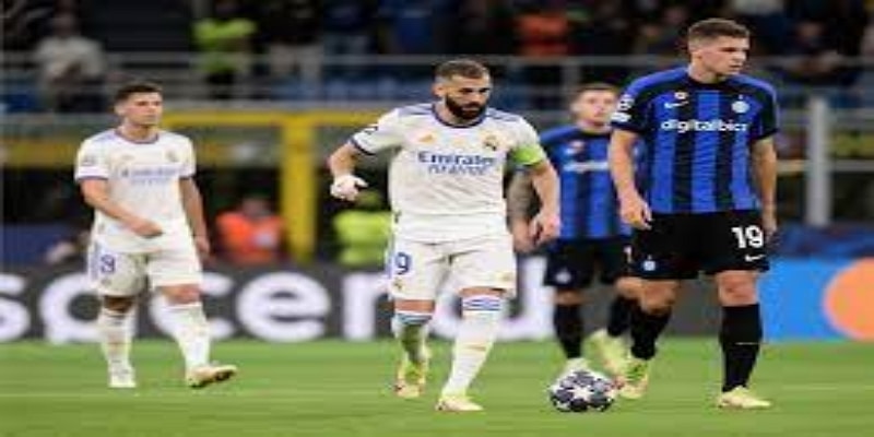 伤病连锁反应：爱游戏解析曼联中场真空困境-爱游戏