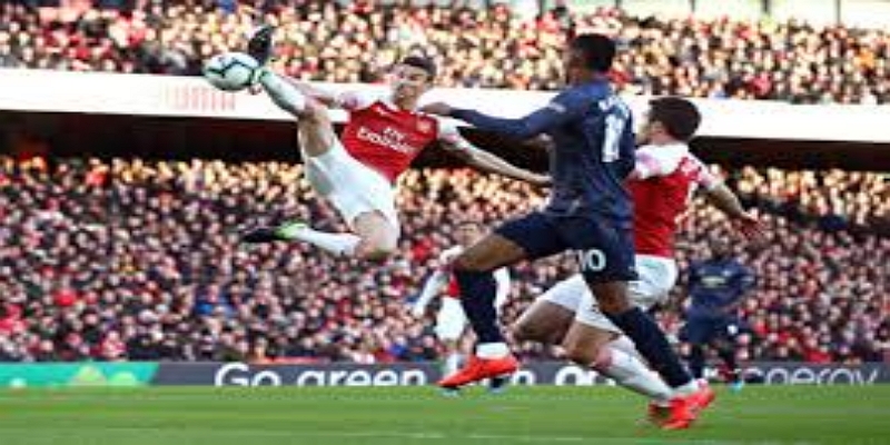 战术体系对比：现代化4-3-3 vs 经典4-4-2-爱游戏