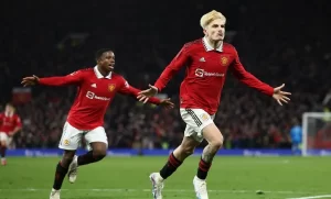 战术适应与关键比赛表现