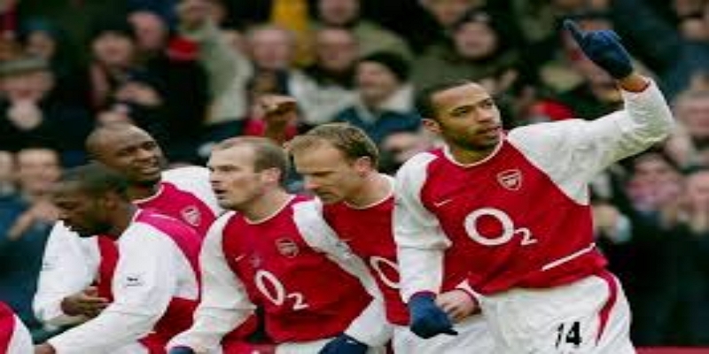 曼城本赛季表现：统治力与不败之路-爱游戏