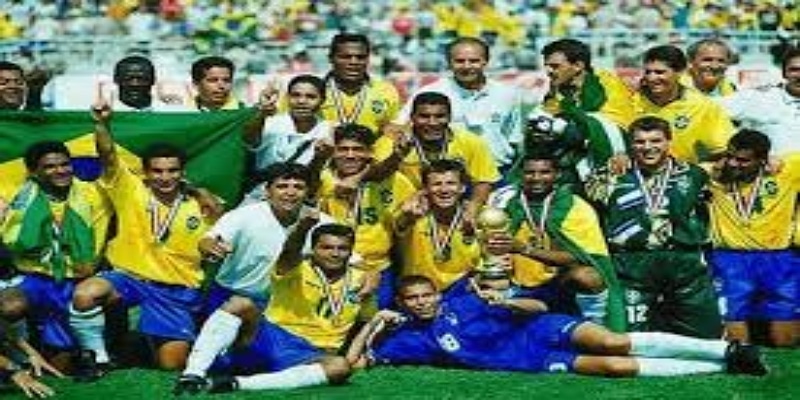 邓加回归：从世界杯英雄到桑巴军团“救火教练”- 爱游戏